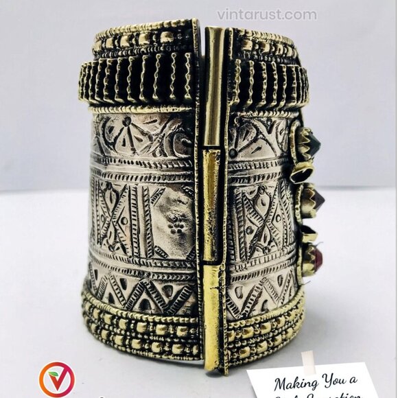 Single Gypsy Kuchi Bracelet With Glass Stones, Hinged, Vintage Cuff - Picture 10 of 10